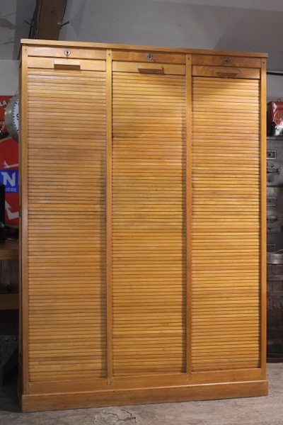 meuble de metier ancien classeur a rideaux grand en chene massif 1930 